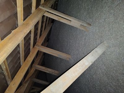 Floor condition in the wall