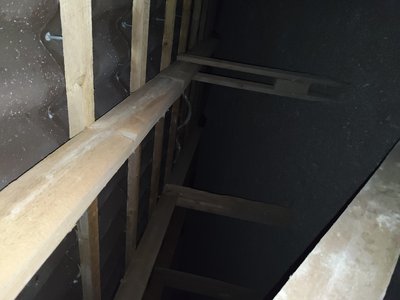 Wall with visible damage in the wall (16.06.2024 kl. 16:10)