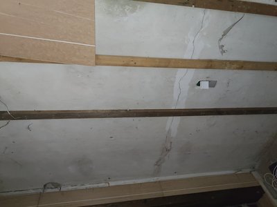 Bathroom with visible damage (20.09.2024 kl. 11:31)