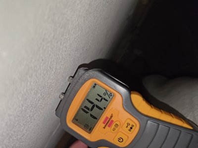 Moisture meter showing elevated levels at the basement (20.09.2024 kl. 11:37)