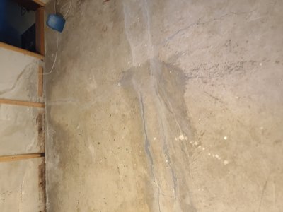 Visible hole in the basement — documentation (11.05.2025 kl. 18:08)