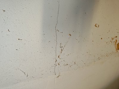 Vægflade med beskadigelse i væggen (bilag 4.3)